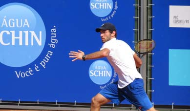 Clezar vence a primeira em Porto Alegre